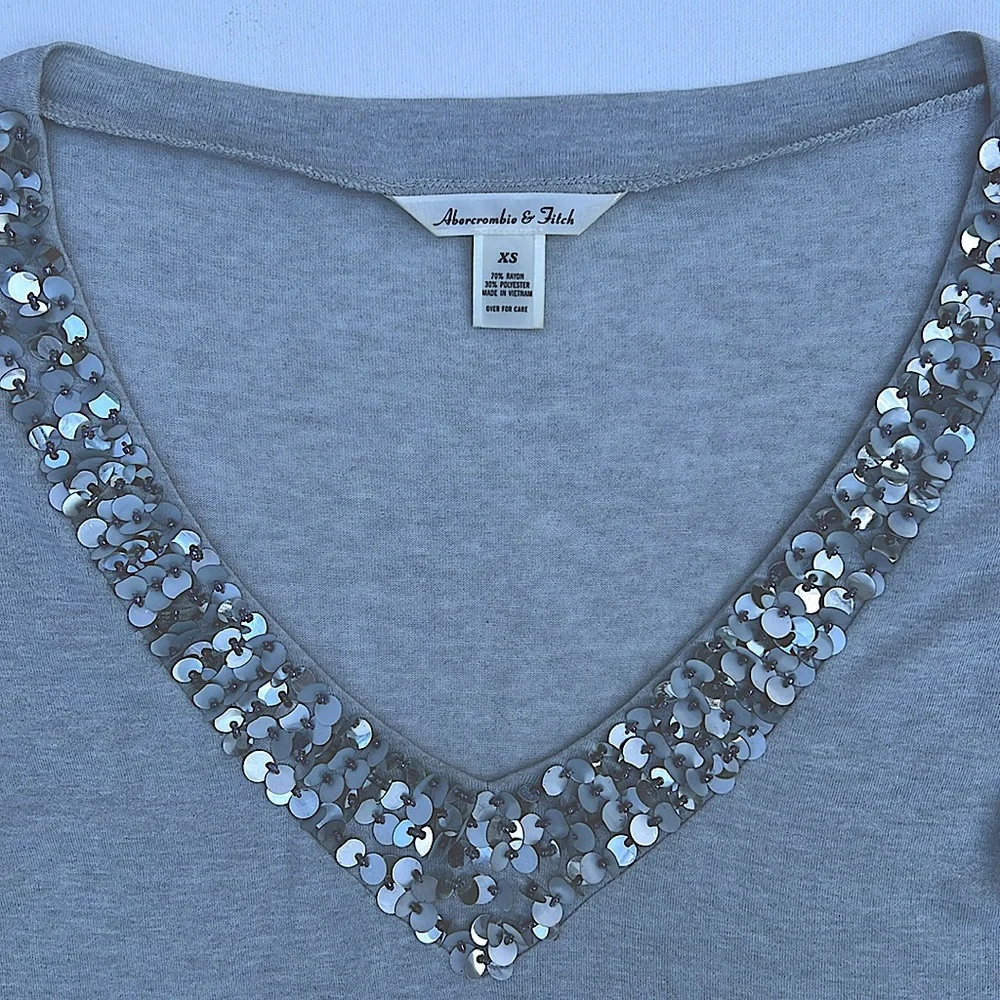 🤍Y2K Abercrombie&Fitch sequin tee🤍 - Picture 2 of 10